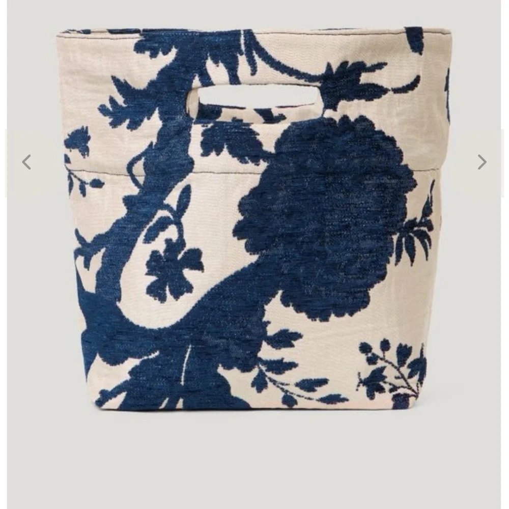 Baum und Pferdgarten Blue & White Floral Tote Bag - Lightweight Women's Carryall - Picture 3 of 11